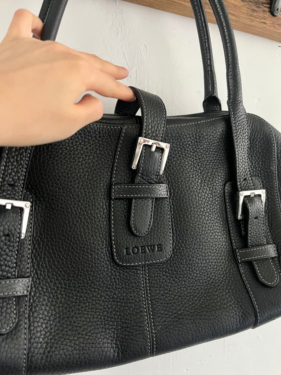 LOEWE 로에베 버클 레더 숄더백 상품이미지5