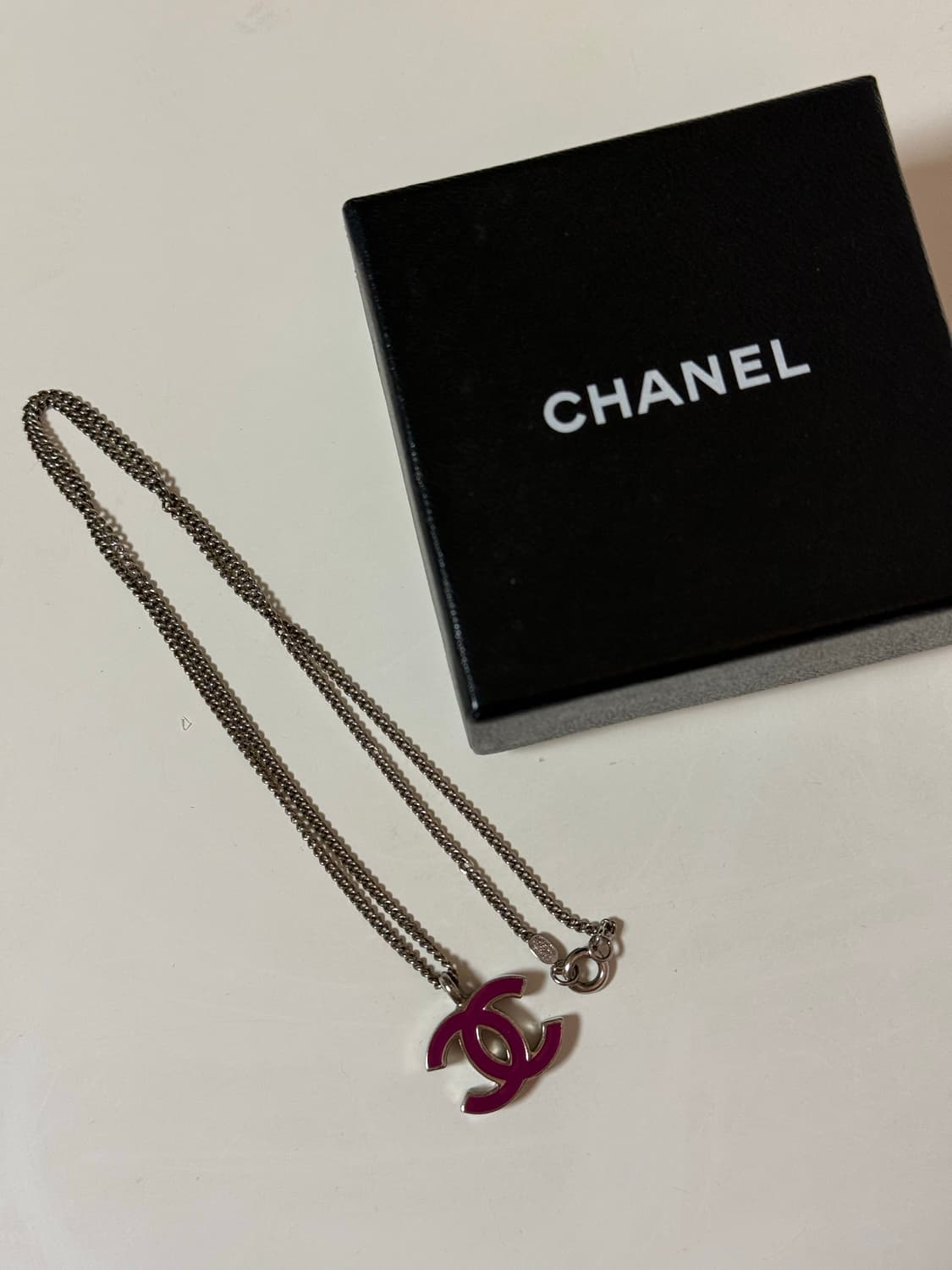 샤넬 cc로고 목걸이(핫핑크+실버) 상품이미지3
