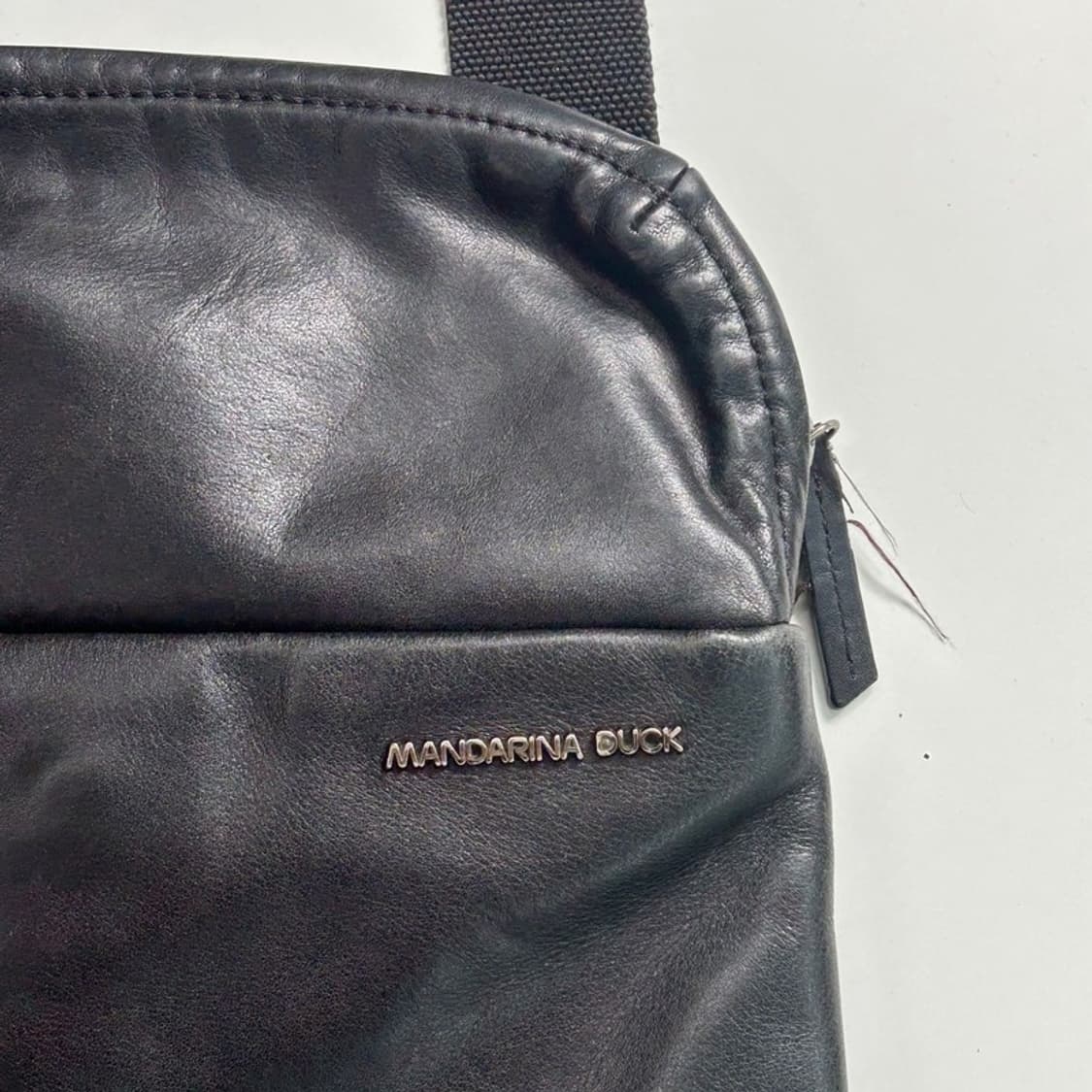 MANDARINA DUCK 레더 크로스백 블랙 상품이미지2