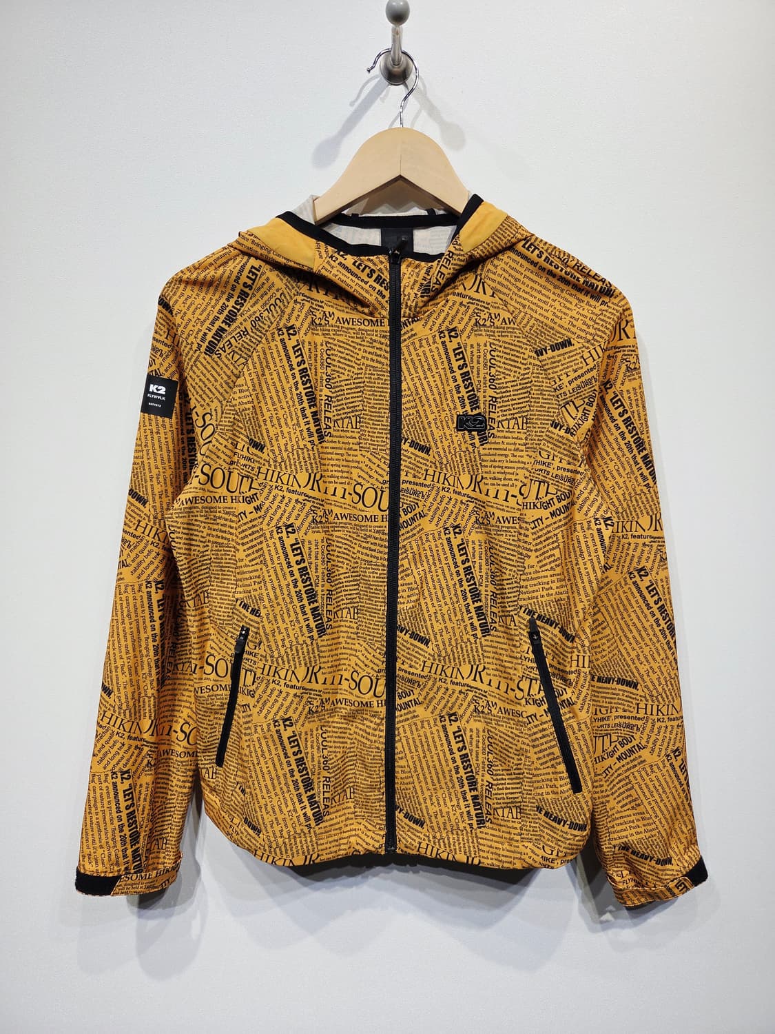 K2 뉴스페이퍼 프린팅 바람막이 후드 자켓_90 상품이미지2