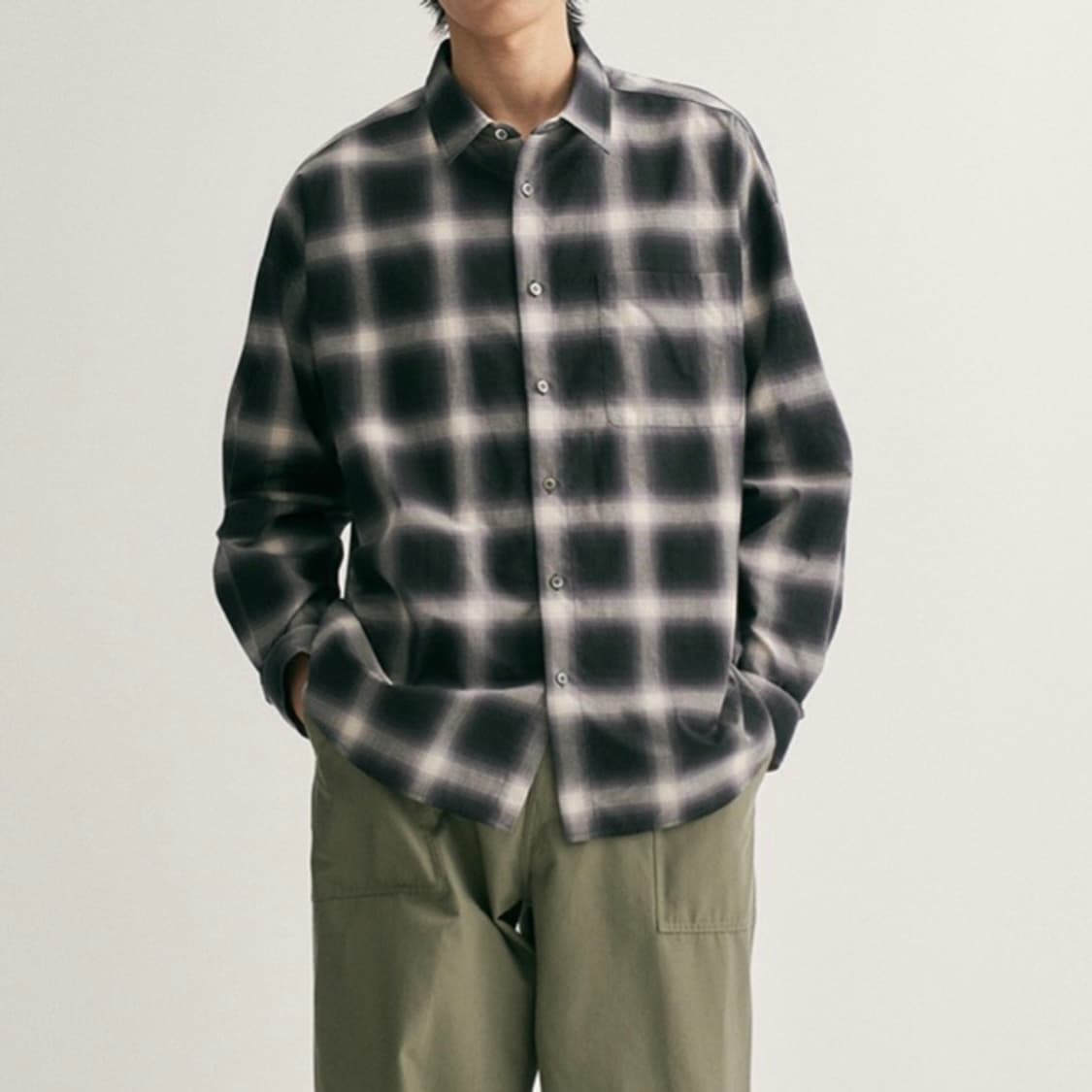 어나더오피스 옴브레 체크 셔츠 블랙 상품이미지4