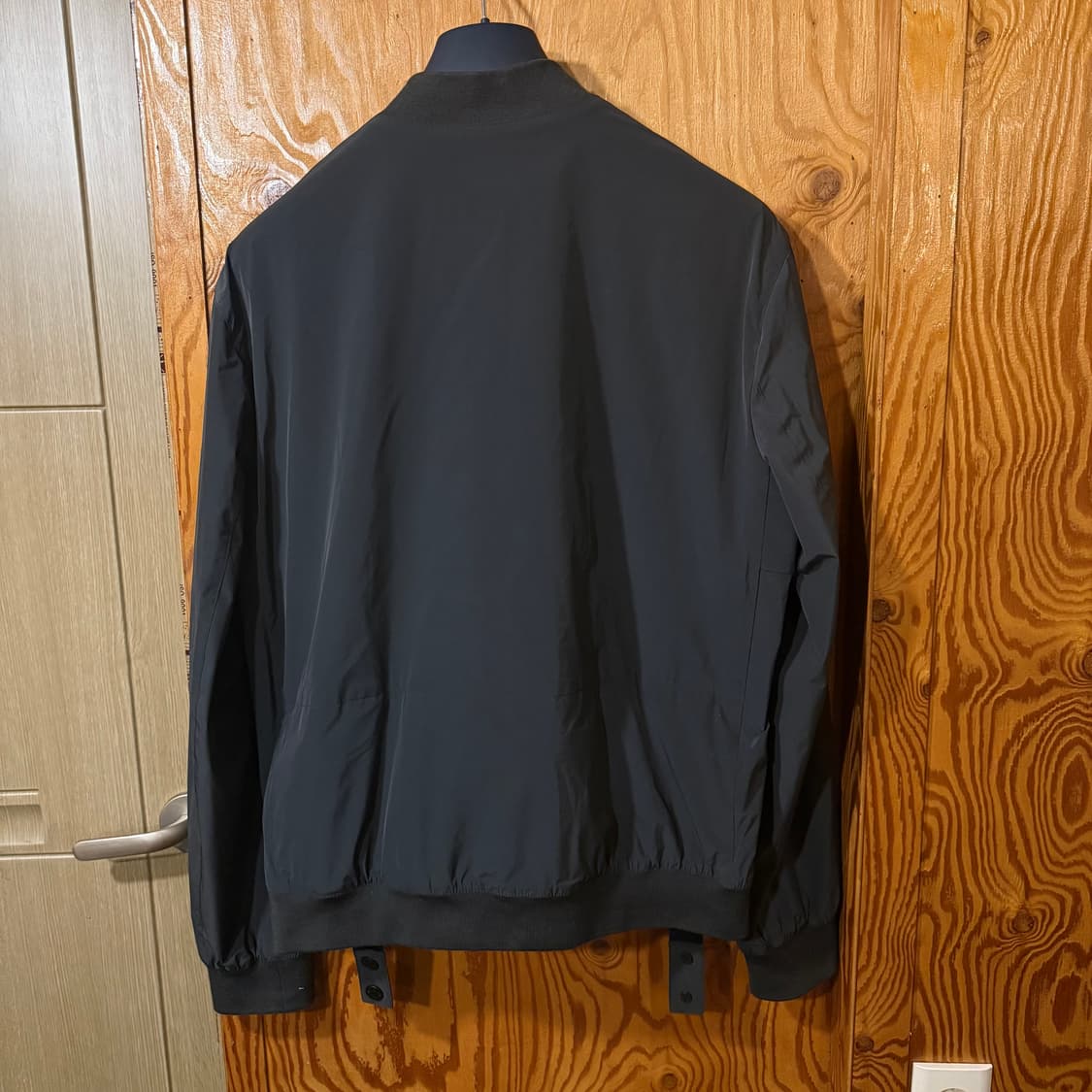 에르메스 봄버 자켓 판매 합니다. 상품이미지5