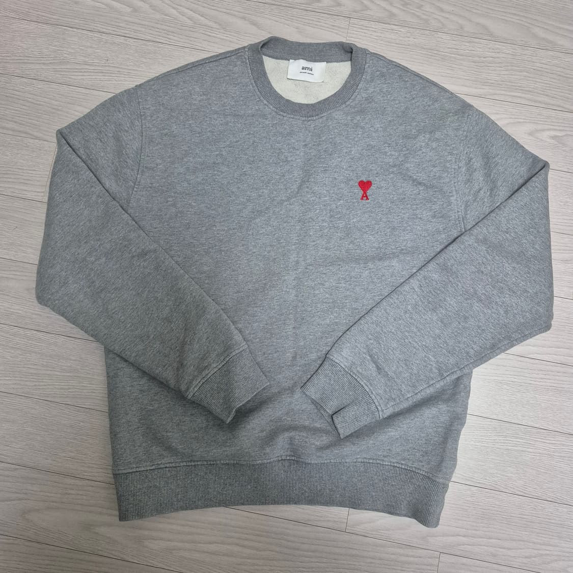 아미 맨투맨 정품 L사이즈 판매합니다. 상품이미지1