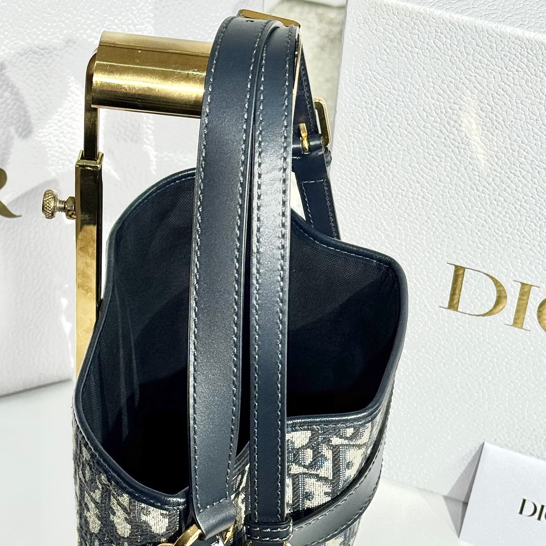 디올 쎄버킷 미디움 상품이미지2