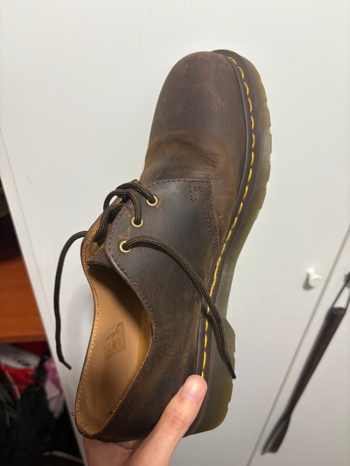 닥터마틴 1461 3홀 크레이지홀스 290 팝니다 상품이미지2