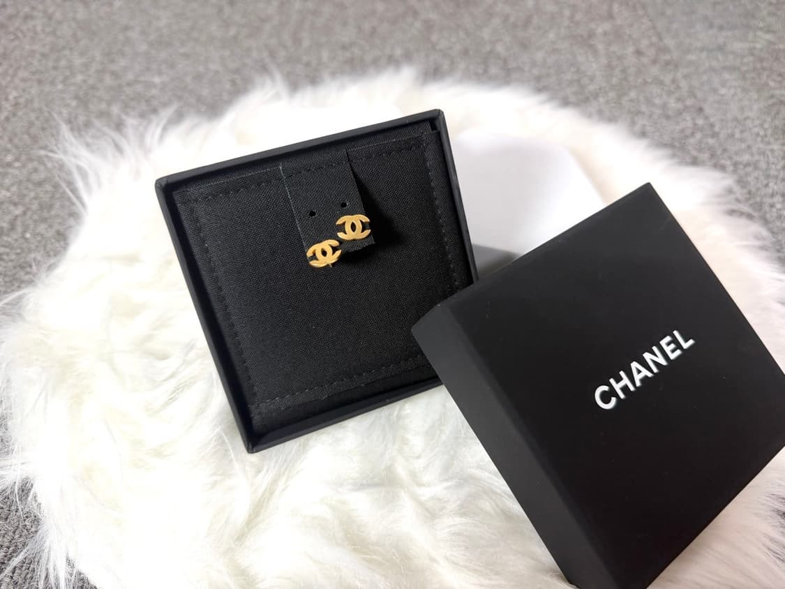 샤넬 심플 골드 이어링 상품이미지6