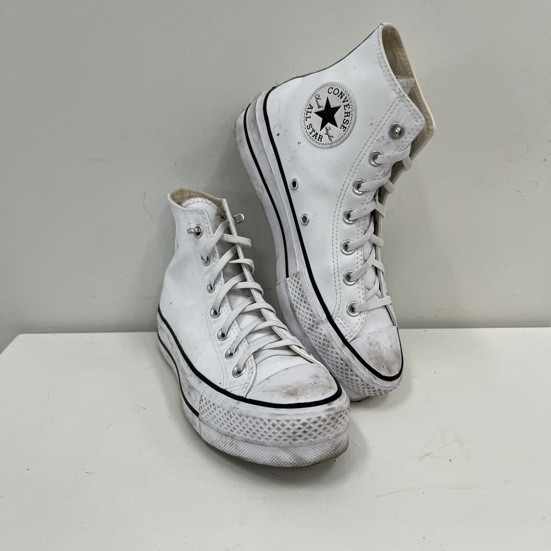 컨버스 척테일러 올스타 리프트 플랫폼 레더 하이 스니커즈 240 상품이미지1