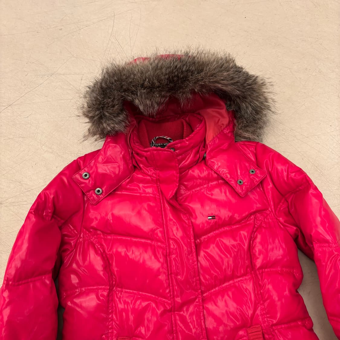 타미힐피거 스몰로고 덕다운 레드 패딩 상품이미지2