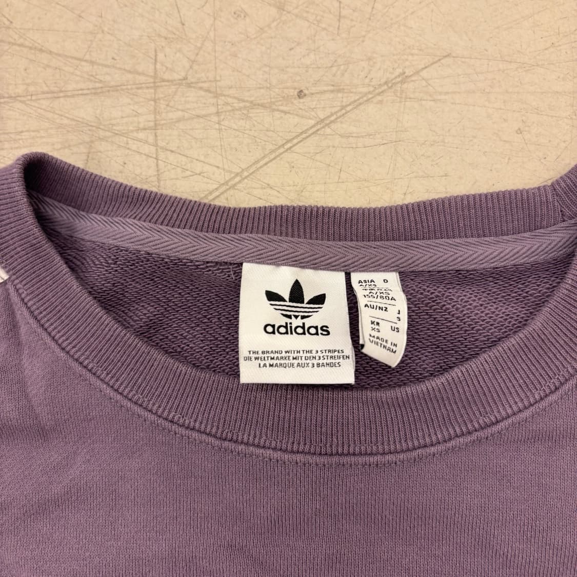 아디다스 크롭 퍼플 맨투맨 상품이미지3
