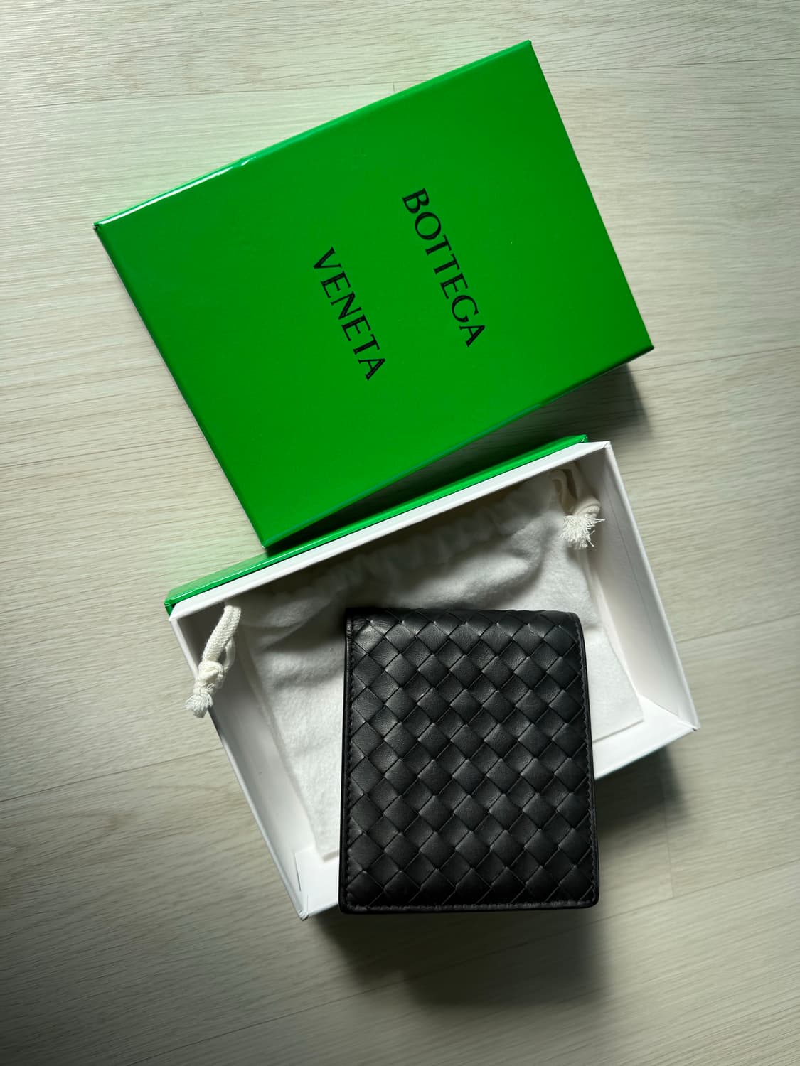 보테가 베네타 인트레치아토 블랙 반지갑 풀박스 상품이미지1