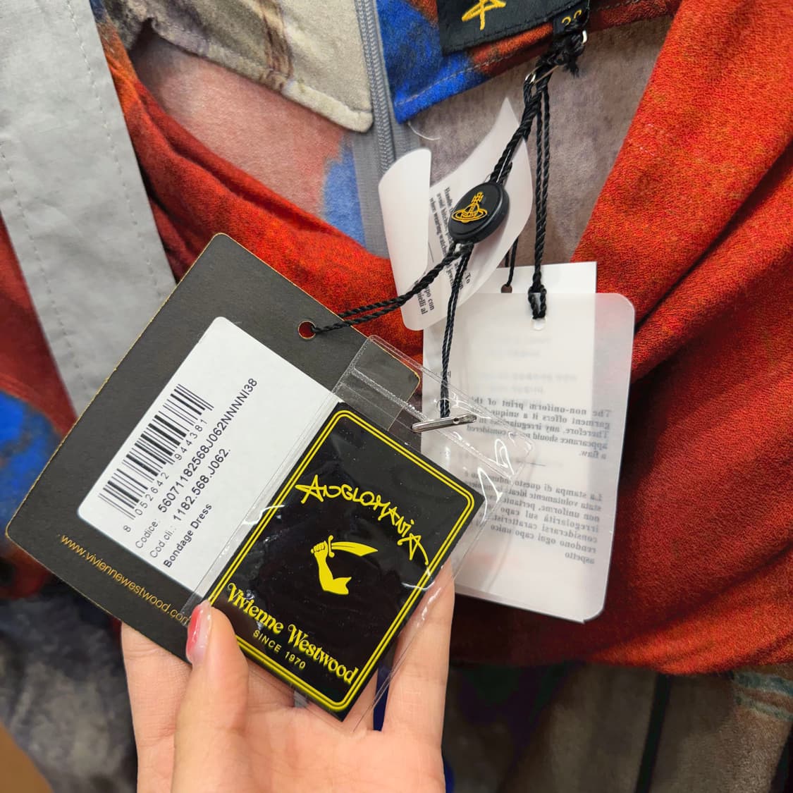 비비안웨스트우드 오프숄더 롱 원피스 컬러 프린트 패턴 스트랩 디테일 상품이미지7