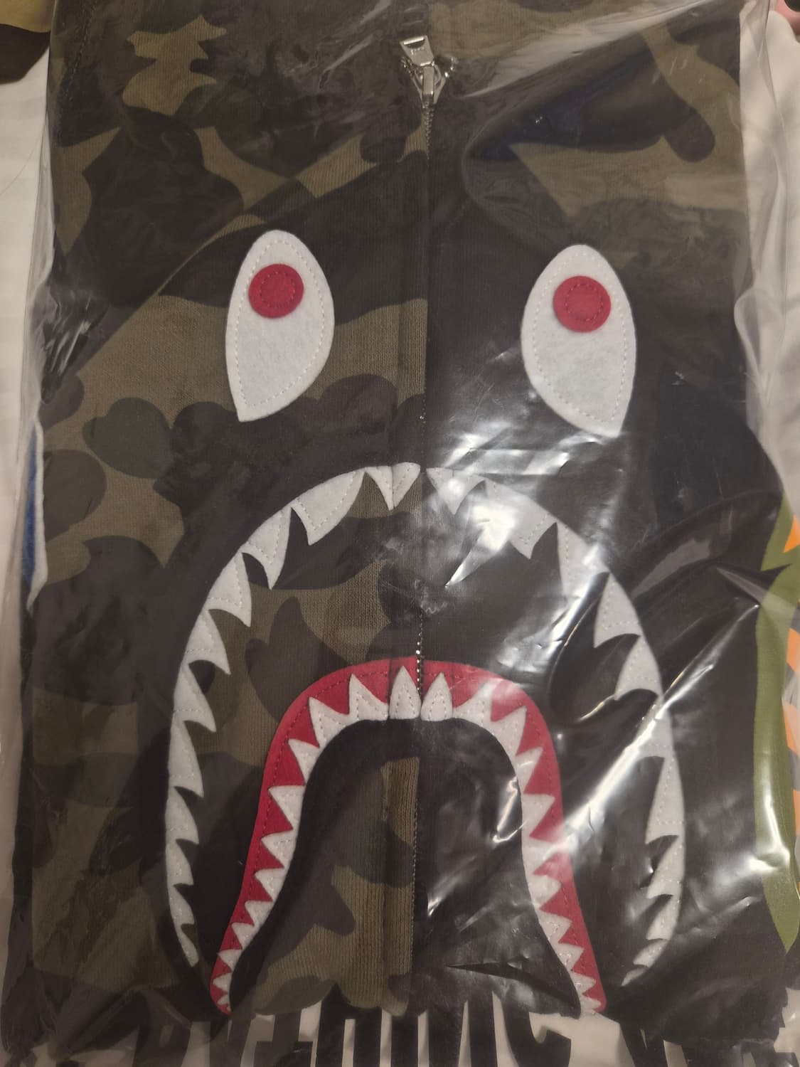 베이프 정품 S 퍼스트카모 샤크후드 블랙/그린카모 상품이미지3