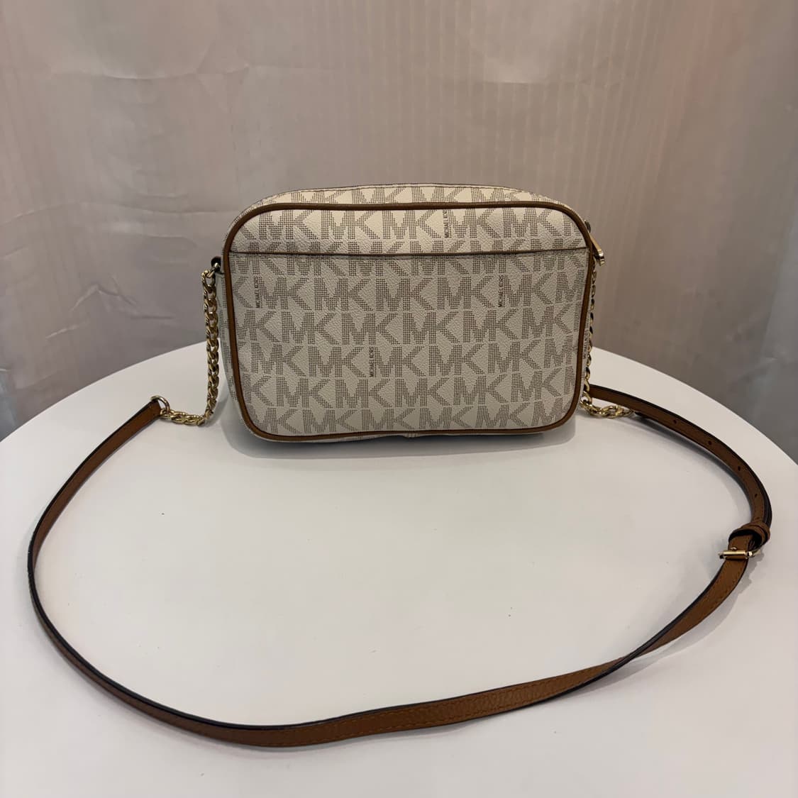 정품 마이클코어스 사각 크로스백     상품이미지5