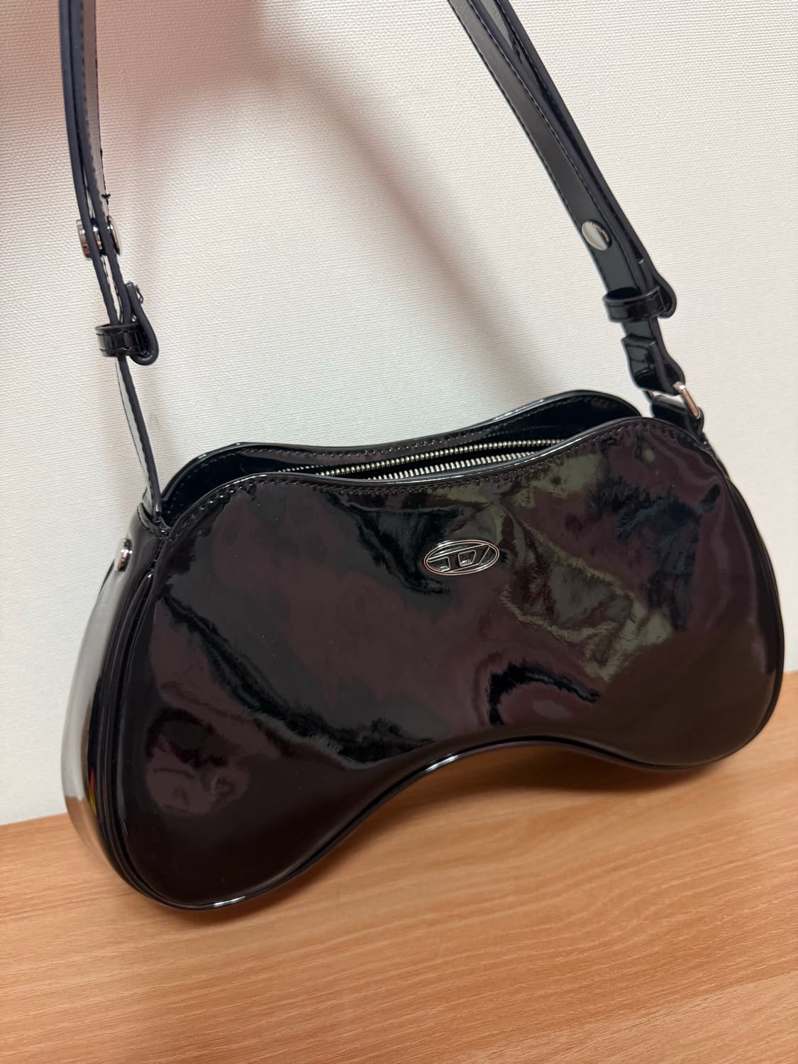 디젤 애나멜 숄더백 상품이미지1