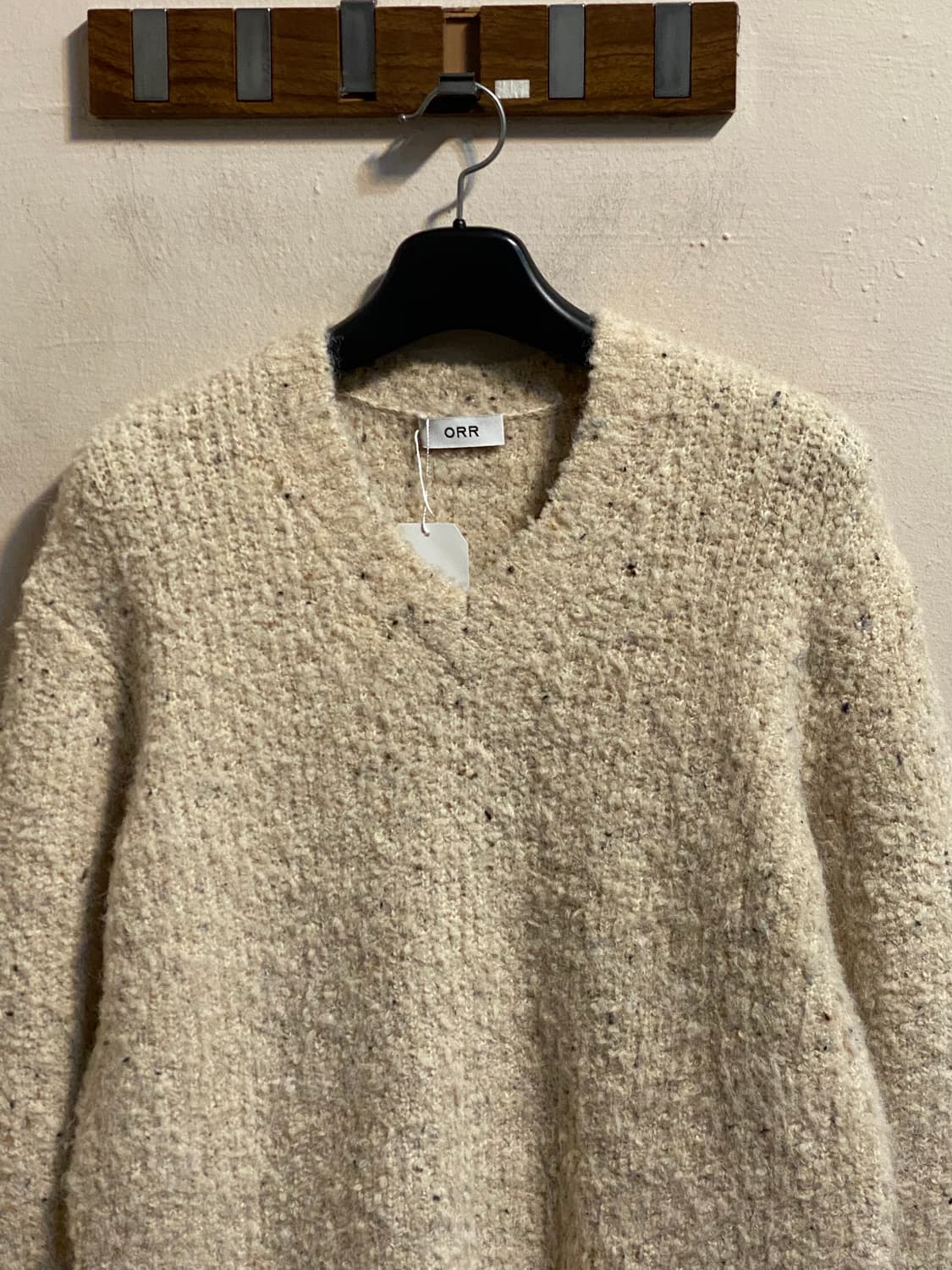 오르 텍스쳐 브이넥 스웨터 상품이미지2