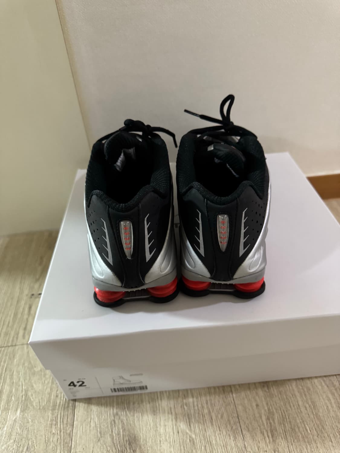 나이키 샥스 R4 메탈릭실버 레드 275 상품이미지4