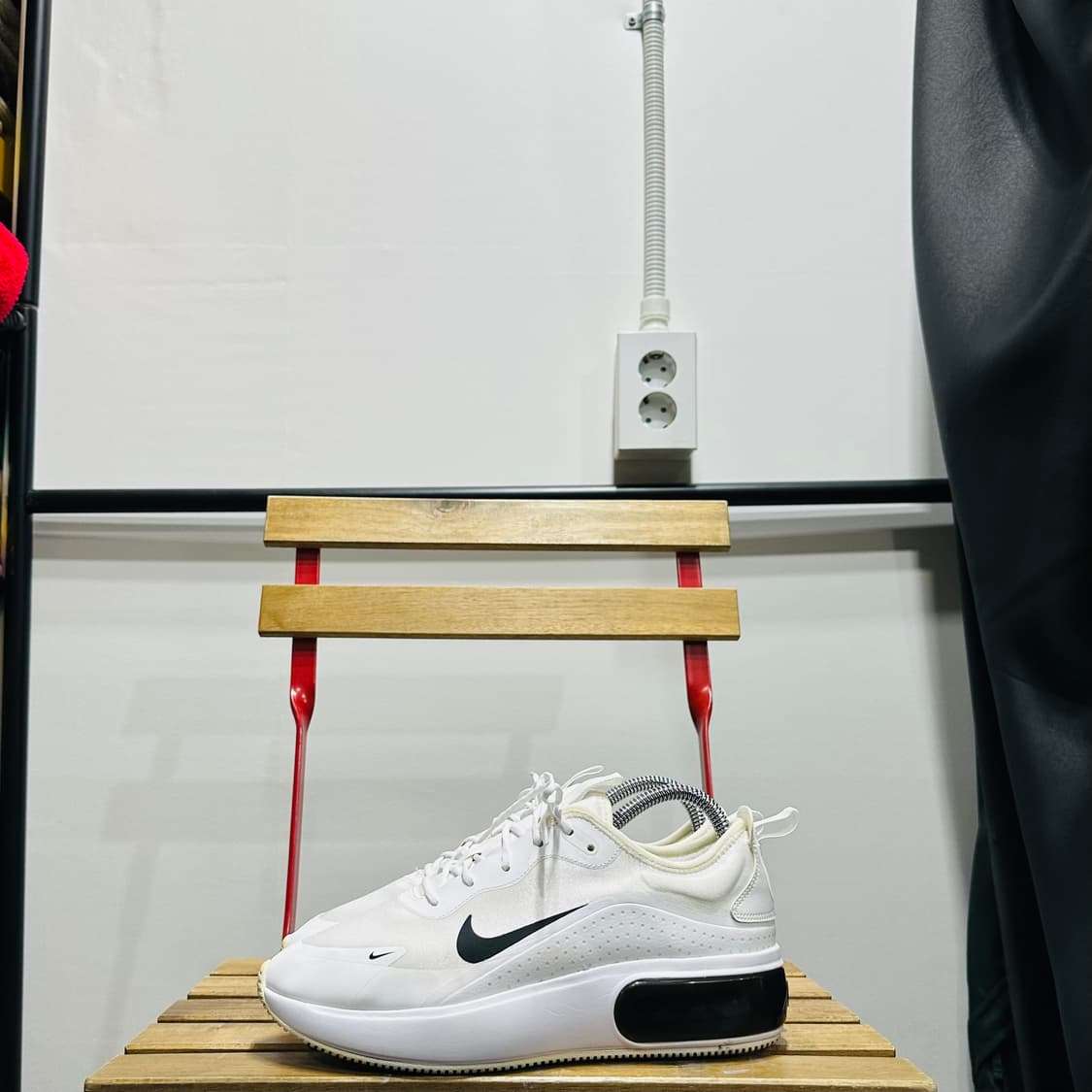 250) 나이키 운동화 남녀공용 신발 에어맥스 디아 블랙 화이트 상품이미지3