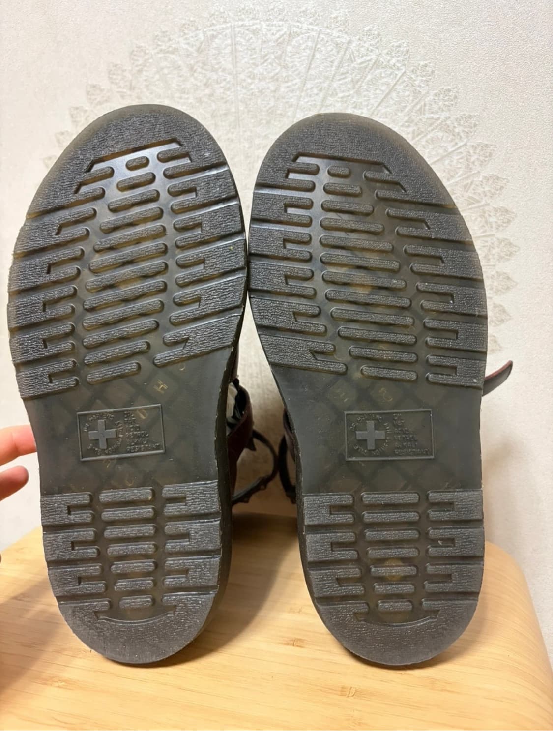 [아카이브] 닥터마틴 스터드 글래디에이터 240 상품이미지4