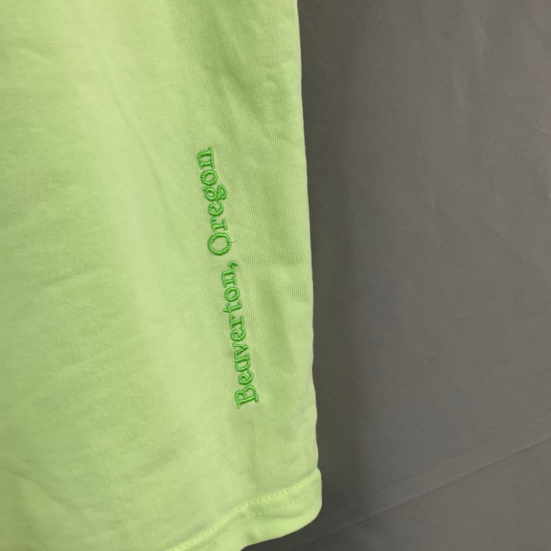 L 나이키 월드투어 루즈핏 프린팅 형광 반팔티 상품이미지6