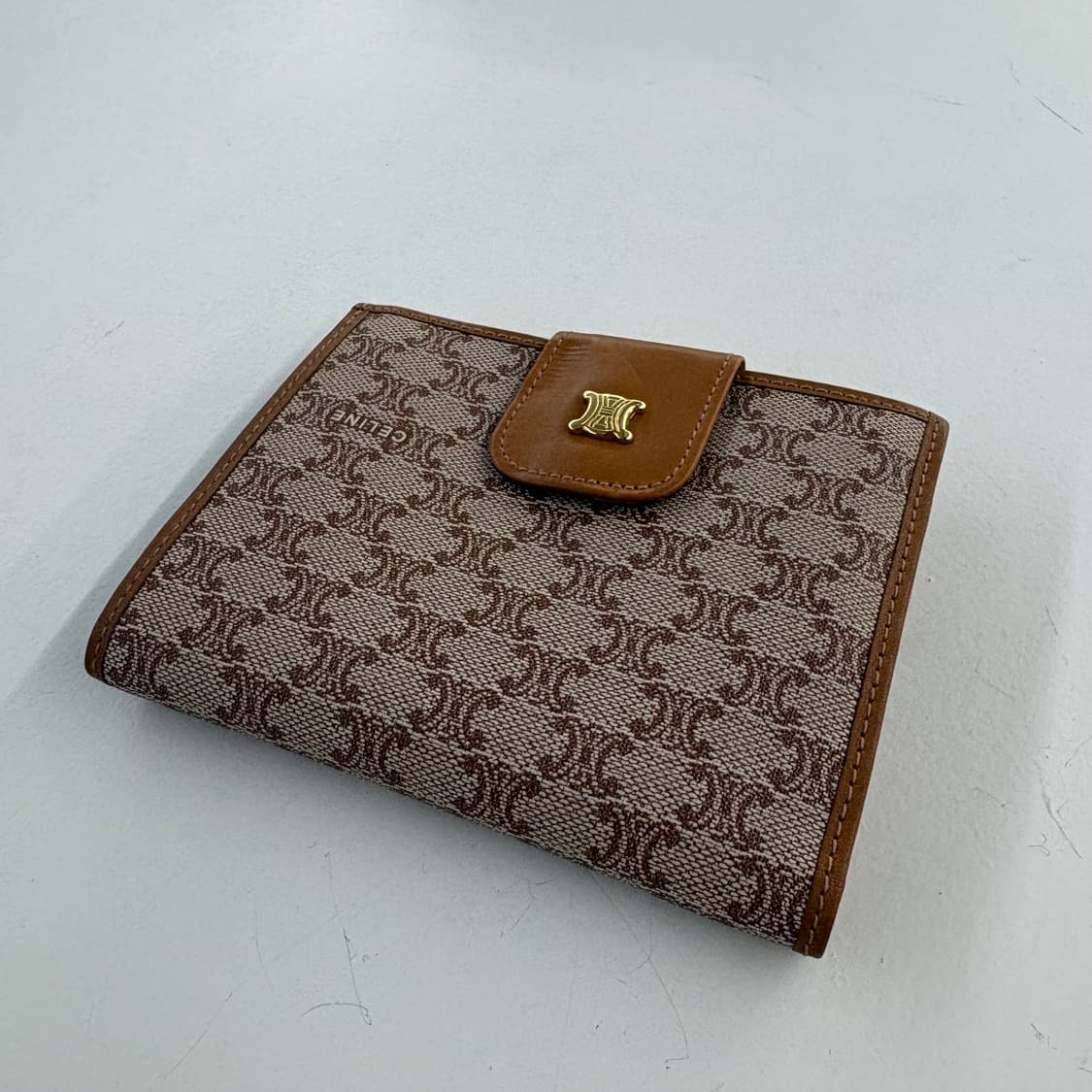 셀린느 트리옹프 반지갑 Tan & White 상품이미지2