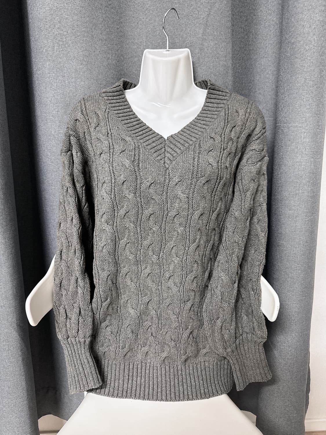 차콜 브이넥니트 상품이미지1