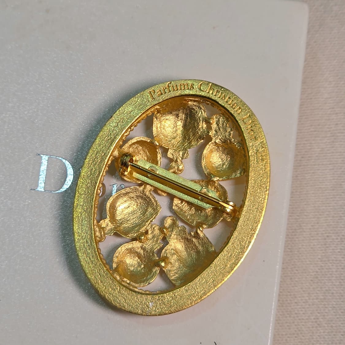 디올 향수모티브 브로치 상품이미지2