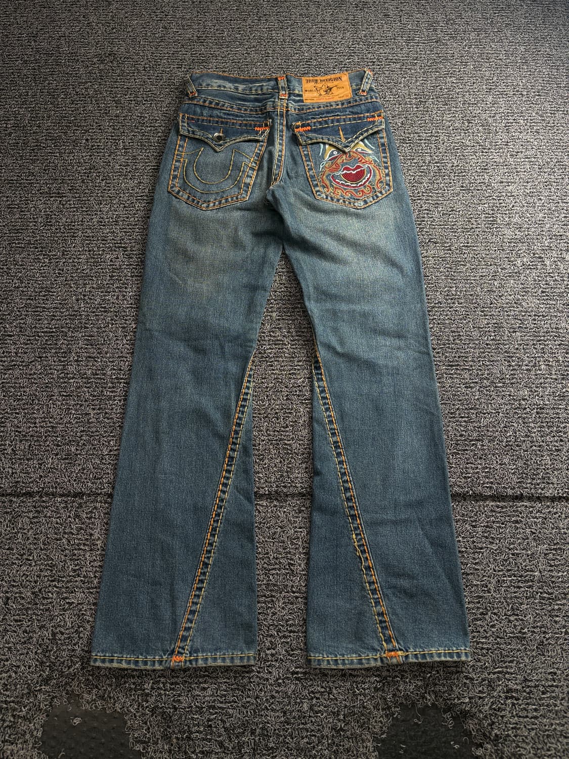 트루릴리젼 월드 투어 로건슈퍼티 자수 플레어 부츠컷 데님 팬츠 4006 상품이미지5