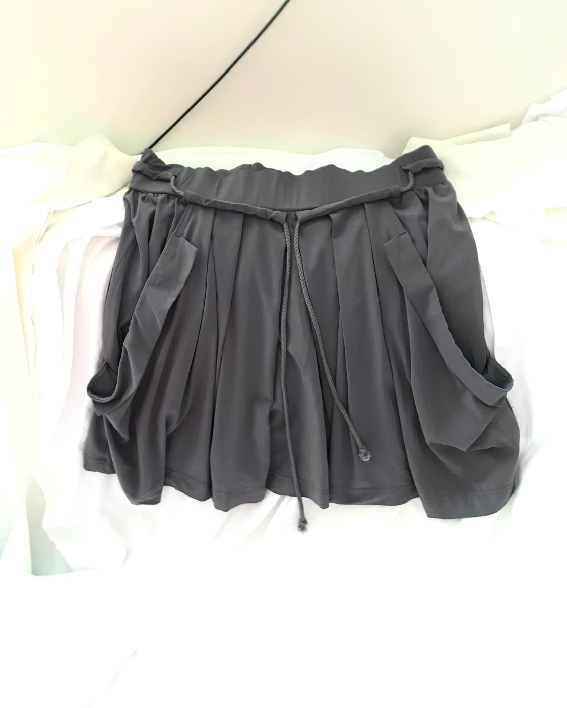 Greyish big pleats pintuck strap skirt 상품이미지1