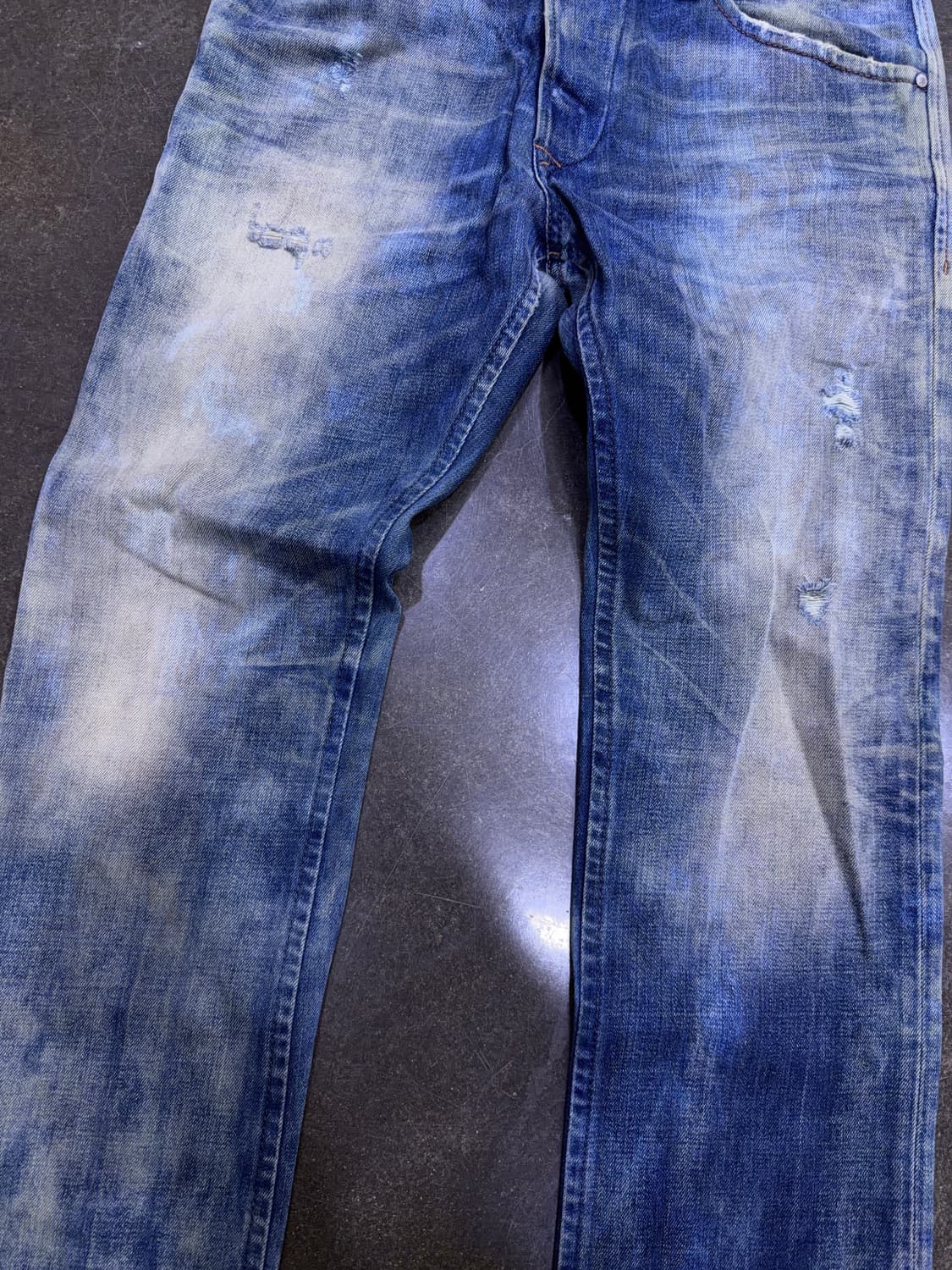 디젤 대런 빈티지 워싱 레귤러 슬림 테이퍼드핏 데님팬츠 32 상품이미지6