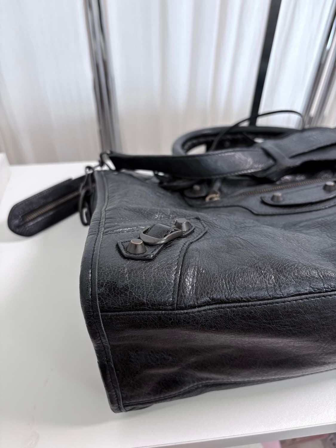 발렌시아가 시티 모터백 블랙 미디움 상품이미지6