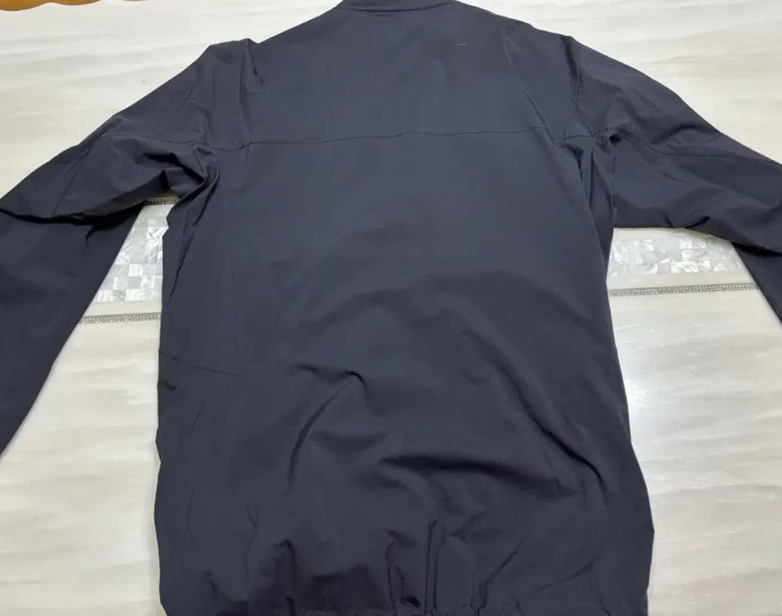 아크테릭스 스쿼미시 자켓 L 사이즈  상태 9.5/10  사진찍고 절대  상품이미지4