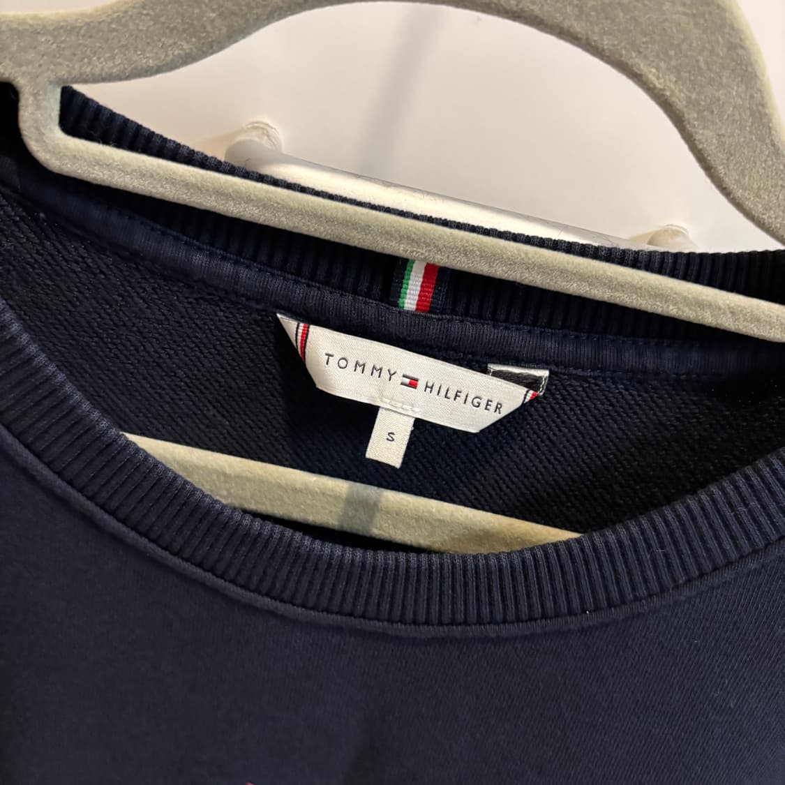 타미힐피거 네이비 버건디로고 맨투맨 상품이미지5