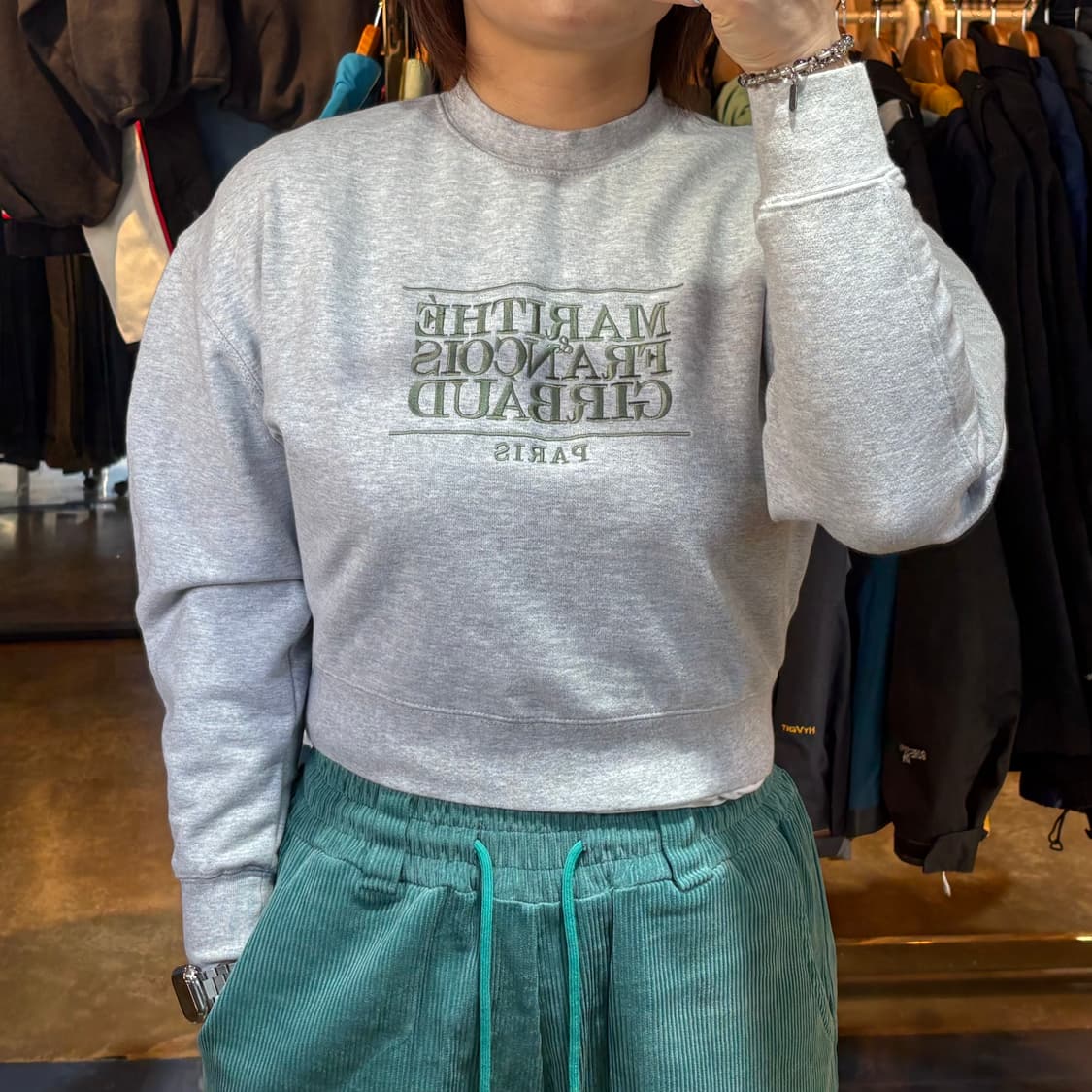 마리떼 그레이 크롭 맨투맨 상품이미지1