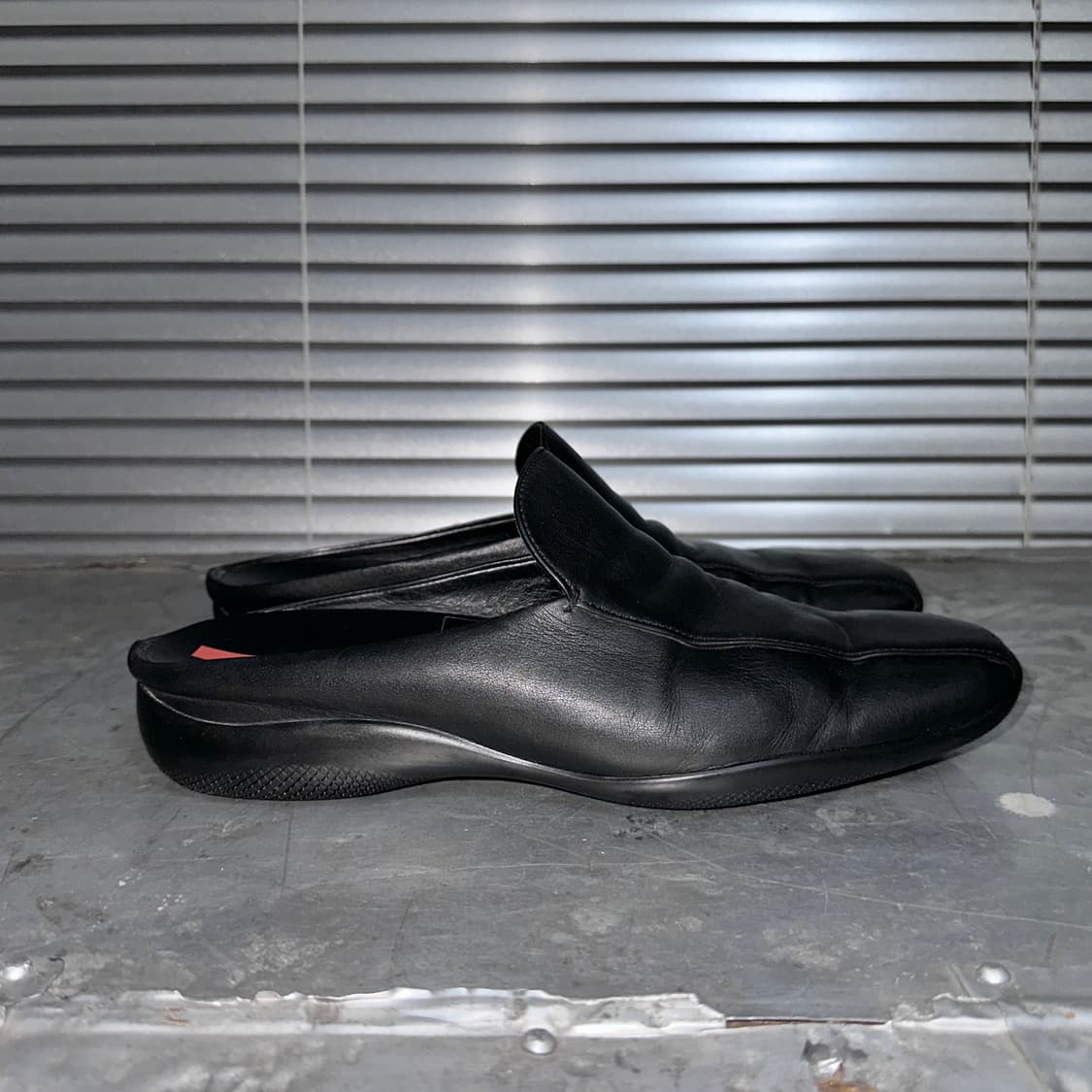 00s 블랙 프라다 스포츠 스퀘어 토 슬리퍼 뮬 상품이미지5
