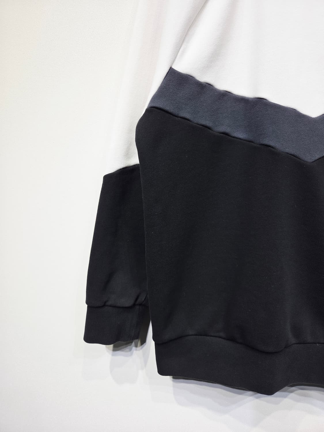 DYNAFIT 다이나핏 설표 로고 3단 배색 맨투맨 상품이미지4