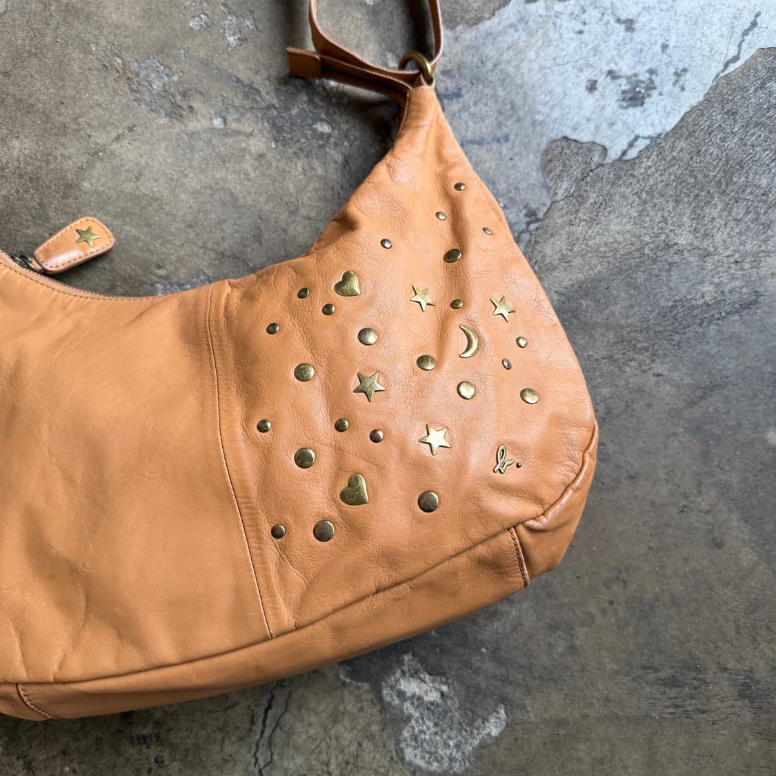 아네스베 브라운 레더 스터드 디테일 숄더/크로스 백 상품이미지2