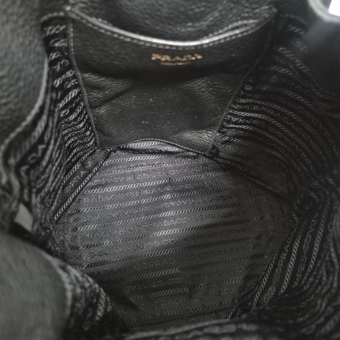 프라다 비텔로 다이노 버킷백 크로스백 블랙 (1BE018) 상품이미지9