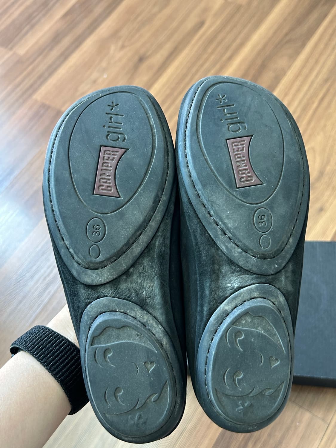 캠퍼 올블랙 + 동양문양플랫  36(225-230) 상품이미지2