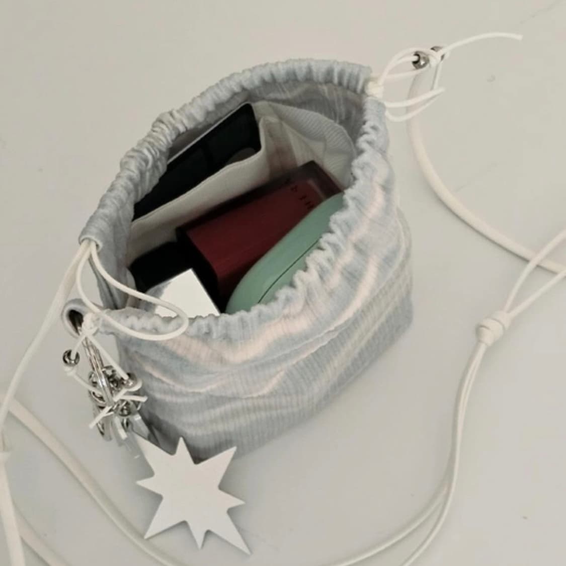 [새상품] 아미뉴 코듀로이 스트링 파우치 상품이미지4