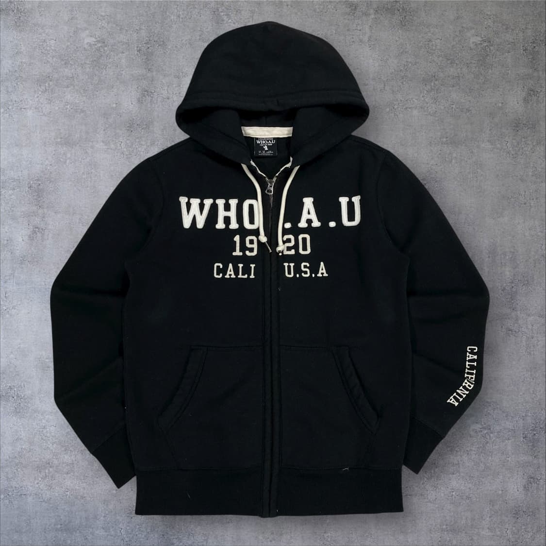 후아유 블랙 컬러 스펠아웃 빅로고 후드 집업 상품이미지1