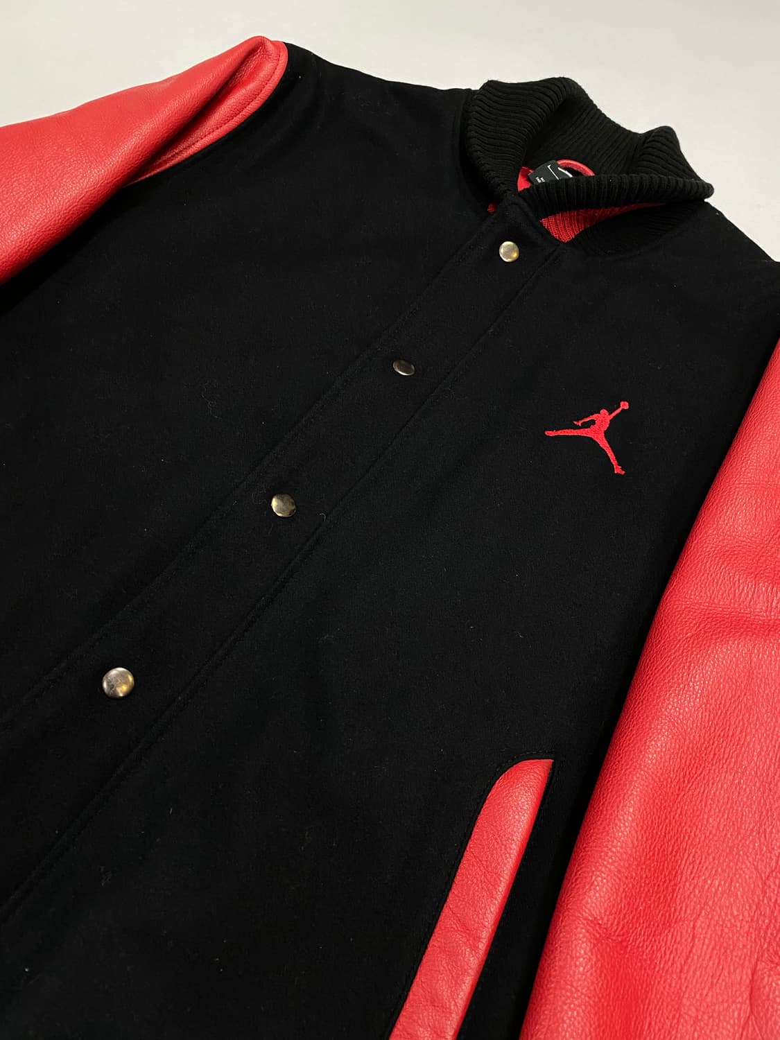 나이키 에어조던 카우레더 바시티자켓 상품이미지2