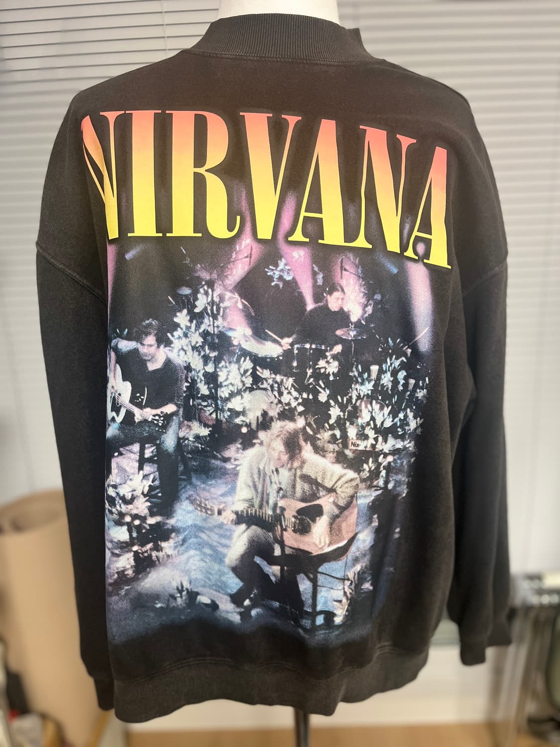 너바나 언플러그드 그래픽 오버사이즈 모크넥 맨투맨 상품이미지1