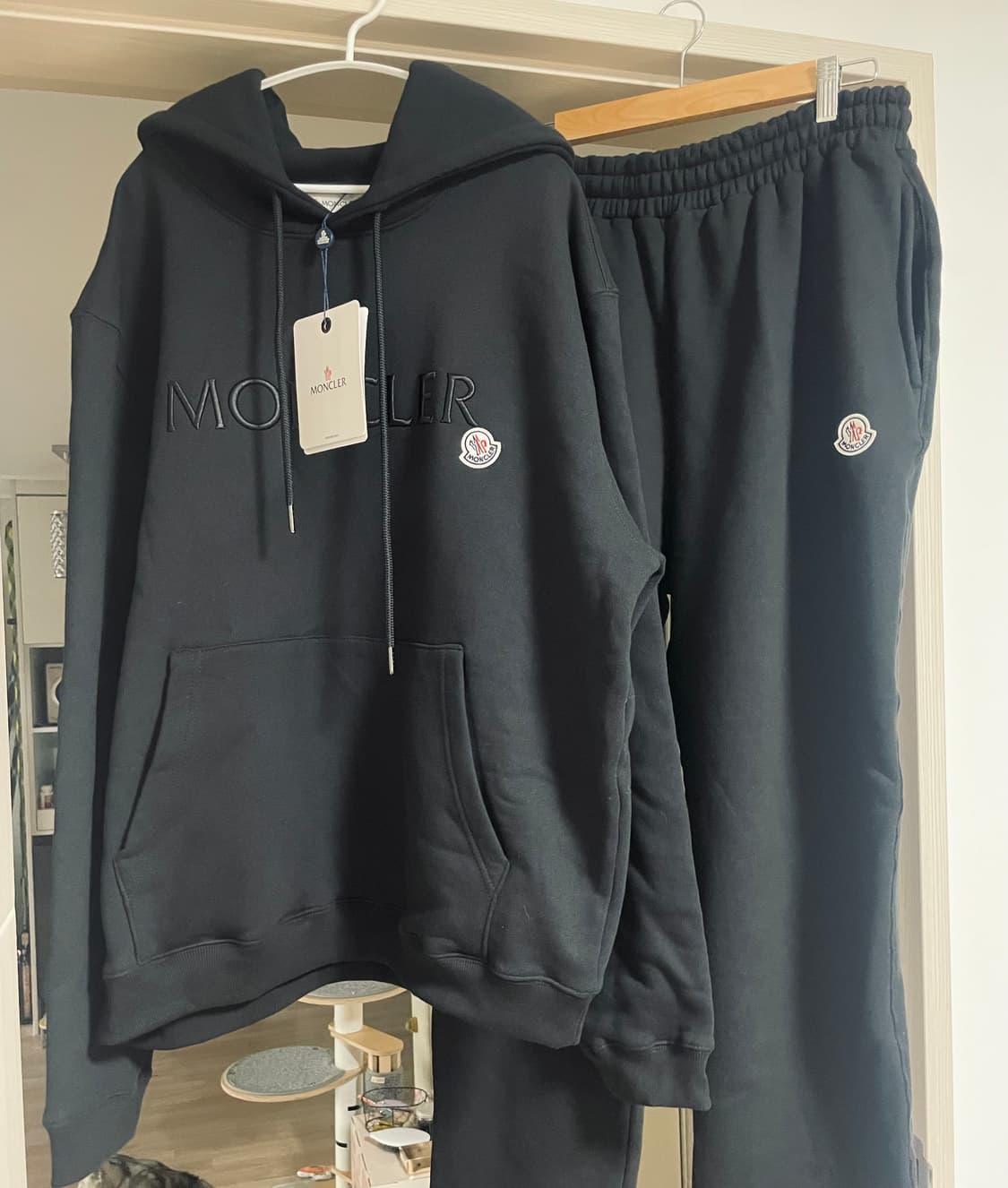 몽클레어 블랙 자수 트레이닝 상품이미지1