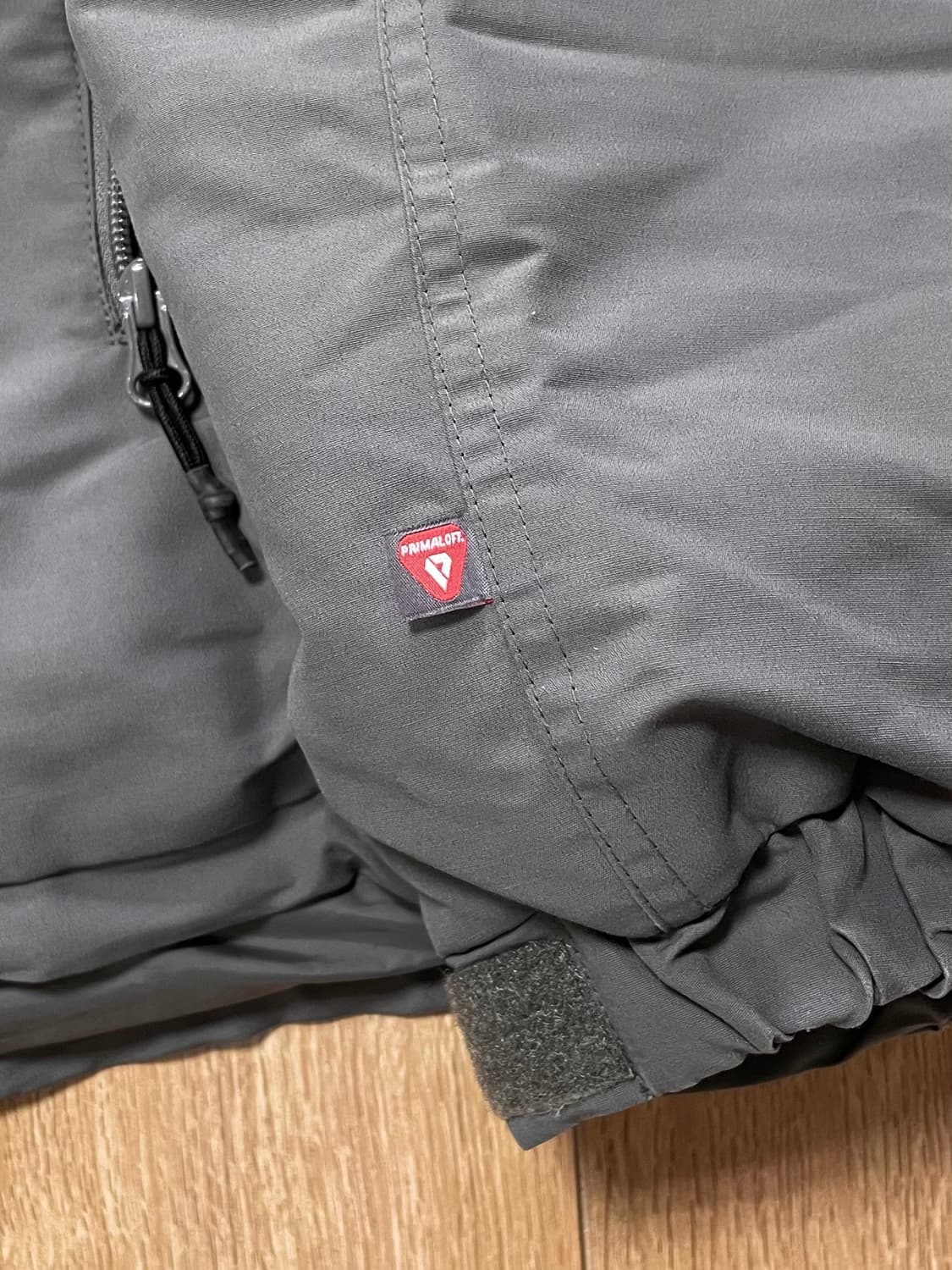 택포) 마모트 X 유니폼브릿지 프리마로프트 레벨 7 패딩 파카 상품이미지3