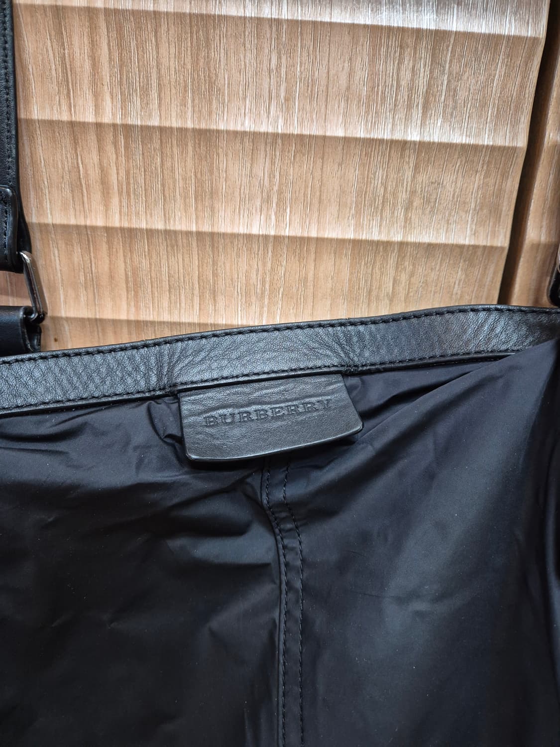 버버리 나일론 숄더백(정품) 상품이미지3