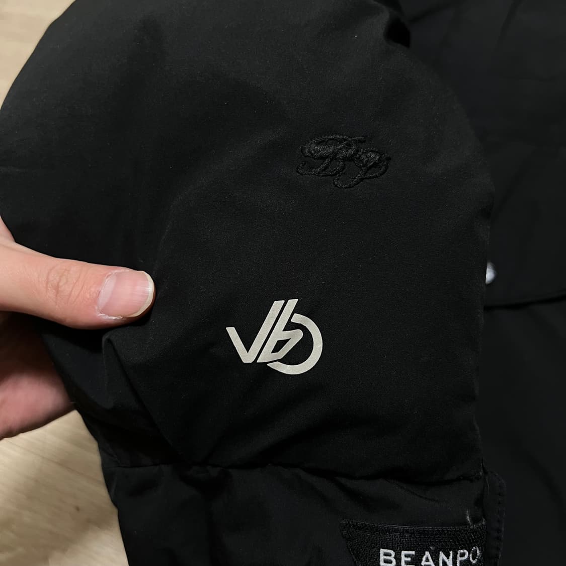 빈폴 아웃도어 덕다운 와펜 후드 패딩 점퍼 [블랙] L/100 상품이미지6