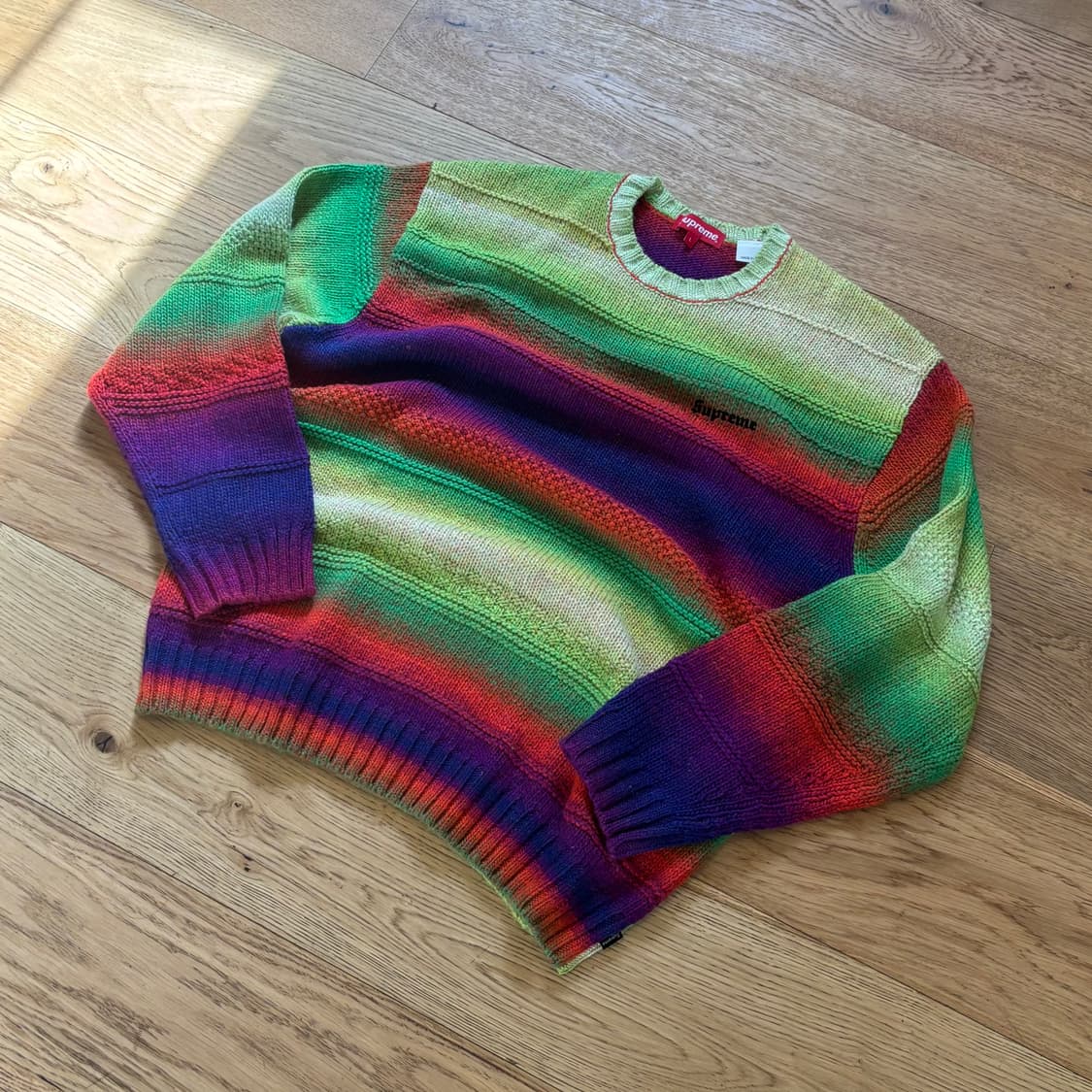 슈프림 그라디언트 니트 상품이미지1