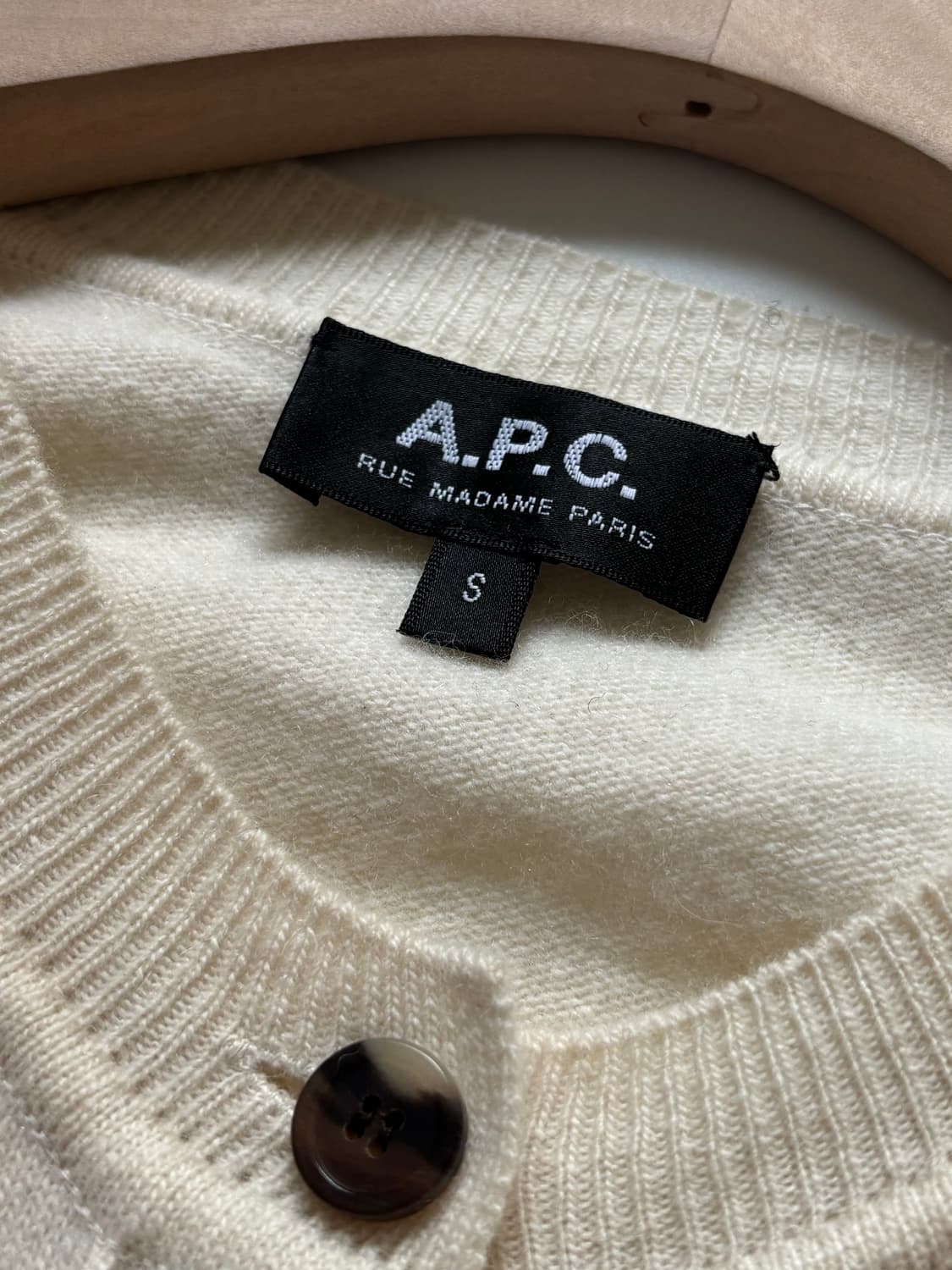 A.P.C. 아페쎄 캐시미어10 자수로고 아이보리컬러 라운드넥 가디건 상품이미지6