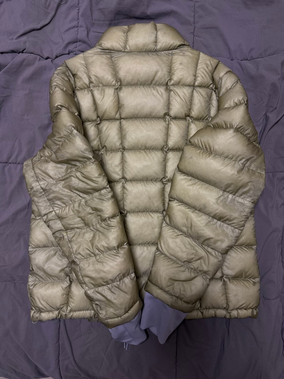 999휴머니티 모듈러 라이트 구스 푸퍼 패딩 카키 1사이즈 팝니다 상품이미지3