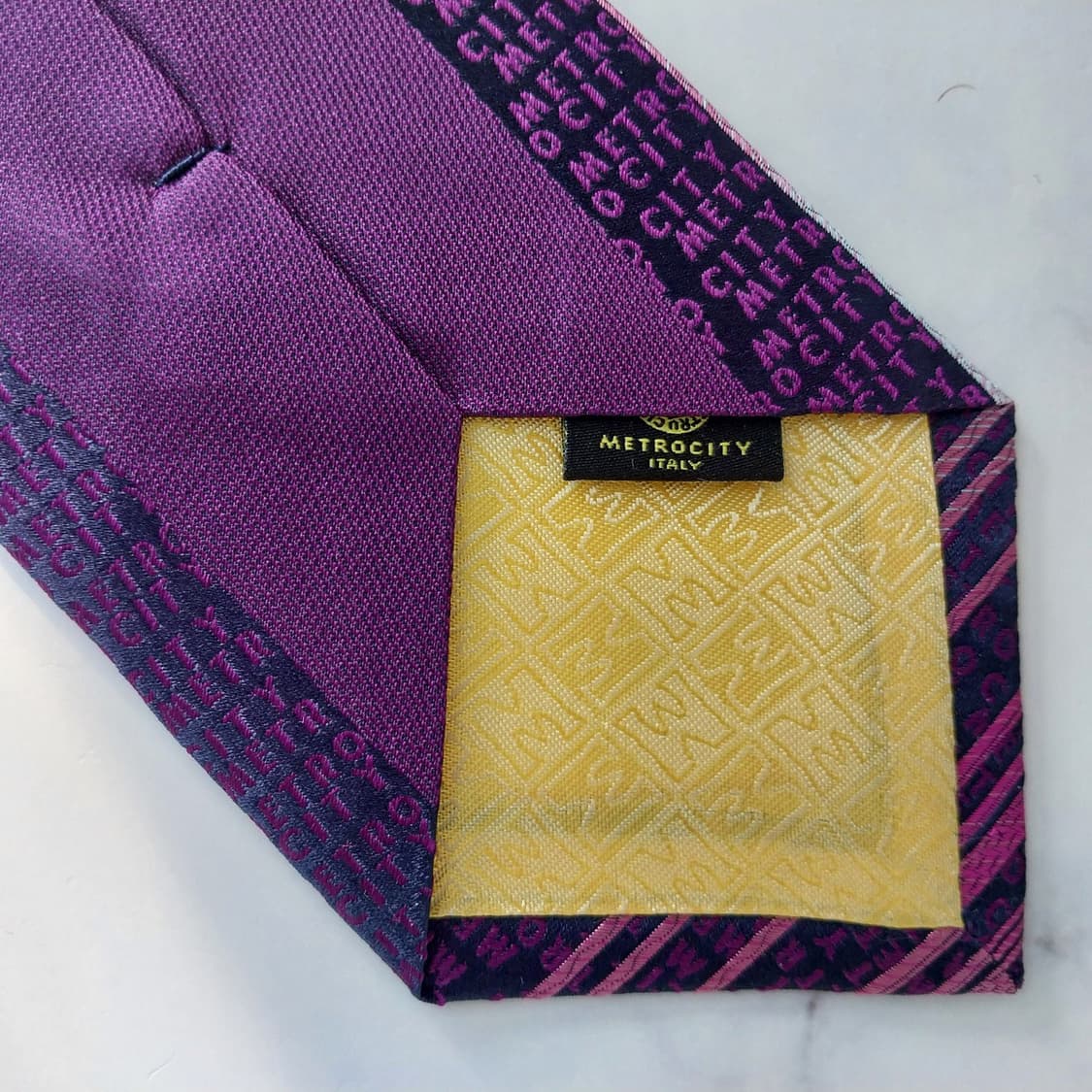 메트로시티 실크 스트라이프 로고 넥타이 8.8cm A+등급 K1452
 상품이미지10